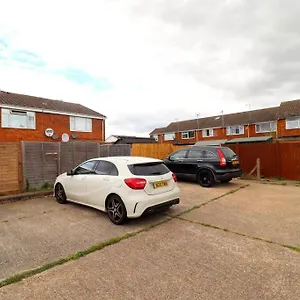 Luxury 5 Mins To Luton Airport Sleeps 4 Apartment Luton (Bedfordshire)